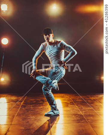 Young man dancing 41286399