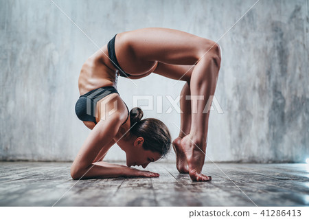 Young yogi woman 41286413
