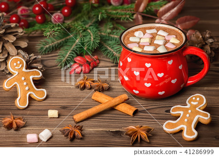 hot cocoa marshmallow candies, gingerbread cookies 41286999