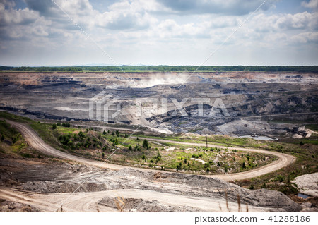 Coal mine 41288186