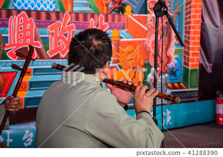 一位老師傅吹木笛 一位老師傅吹木笛 41288390