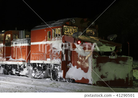 羅素汽車在午夜停在Munakata車站 41290501