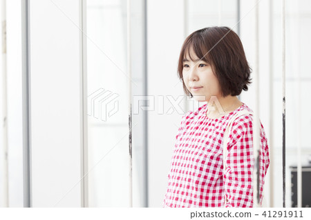 Young woman, observatory, sightseeing, sightseeing, tourists, travelers, travel, tower, Tokyo, Japan 41291911