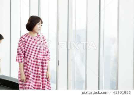 Young woman, observatory, sightseeing, sightseeing, tourists, travelers, travel, tower, Tokyo, Japan 41291935