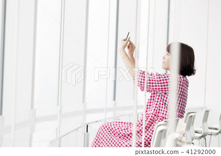 Young woman, observatory, sightseeing, sightseeing, tourists, travelers, travel, tower, Tokyo, Japan 41292000