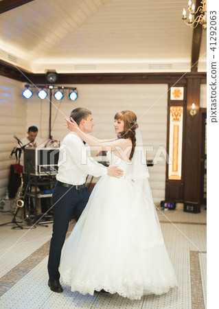 First wedding dance of newlywed couple in restaurant First wedding dance of newlywed couple in restaurant 41292063