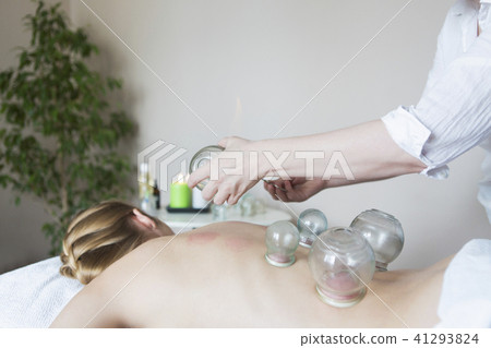 Young woman getting treatment at medical clinic 41293824