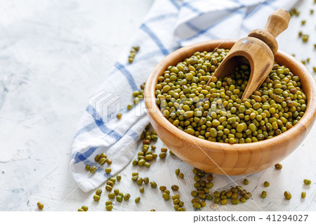 Organic mung beans in bowl close up. 41294027