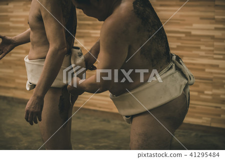 相撲選手的纏腰帶 繫牢 領帶 41295484