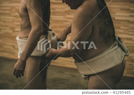 相撲選手的纏腰帶 繫牢 領帶 41295485