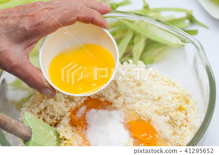 Colombian Sweet Corn Wrap Preparation 41295652