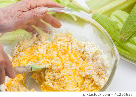 Colombian Sweet Corn Wrap Preparation Colombian Sweet Corn Wrap Preparation 41295655