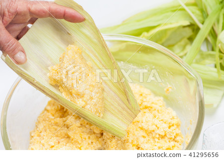 Colombian Sweet Corn Wrap Preparation Colombian Sweet Corn Wrap Preparation 41295656