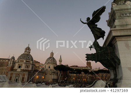 The Vittoriale in Piazza Venezia The Vittoriale in Piazza Venezia 41297169