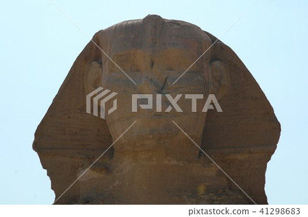 獅身人面像在吉薩三大金字塔前 41298683