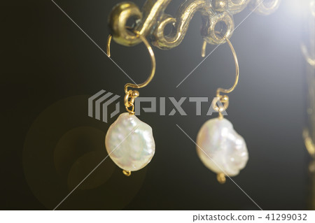Freshwater pearl earring pearl Freshwater pearl earring pearl 41299032