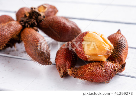 Salak (Salacca zalacca) is a tropical fruit. 41299278