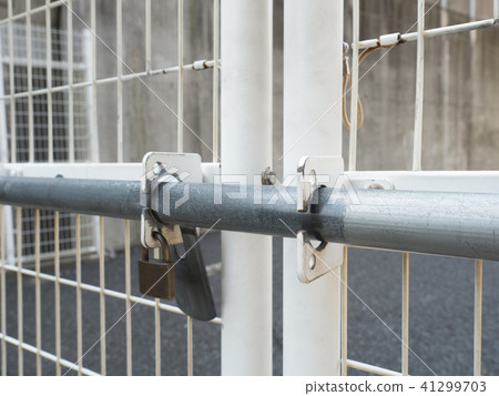 Locked gate 41299703