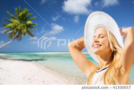 beautiful woman enjoying summer over beach beautiful woman enjoying summer over beach 41300937