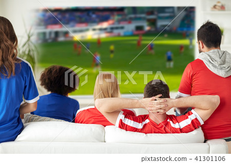 friends or football fans watching soccer at home 41301106