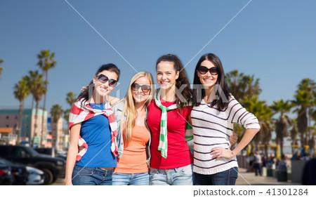 teenage girls or young women over venice beach teenage girls or young women over venice beach 41301284