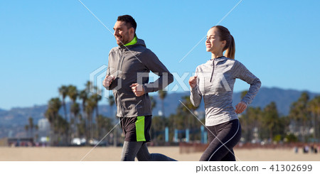 happy couple running outdoors 41302699