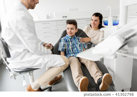 mother and son visiting dentist at dental clinic mother and son visiting dentist at dental clinic 41302798