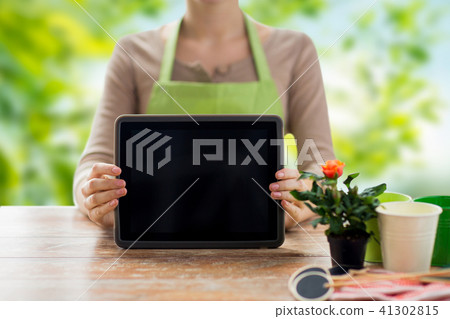 close up of female gardener with tablet pc 41302815