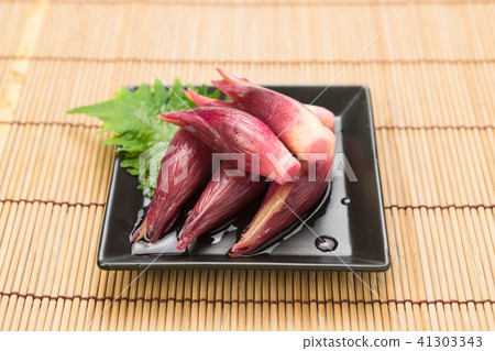 將葫蘆與梅子醋泡菜混合 將葫蘆與梅子醋泡菜混合 41303343