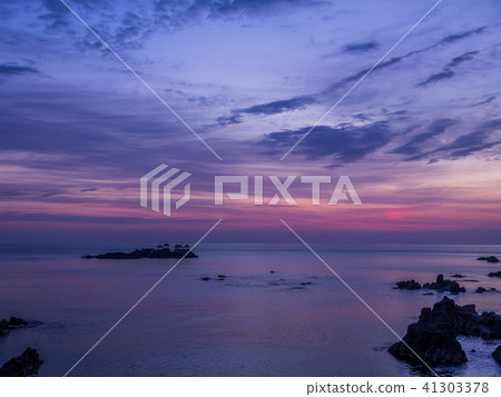 A beautiful coast near the Ryugu castle and the morning glow Kinosaki Onsen Hiwayama coast Shimagashima 41303378