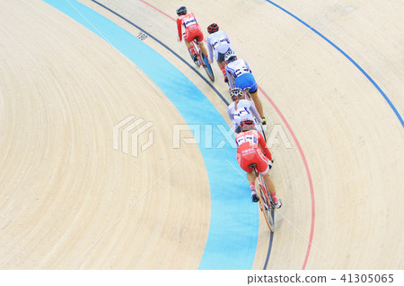 Indoor track cycling 41305065