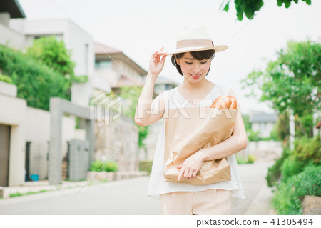 Woman on the way home from shopping 41305494
