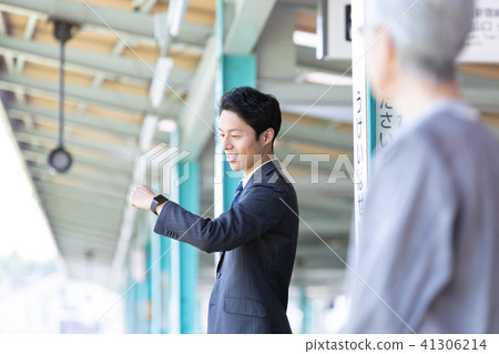 Businessman waiting for a train at the station platform Mid-level employee business image Businessman waiting for a train at the station platform Mid-level employee business image 41306214