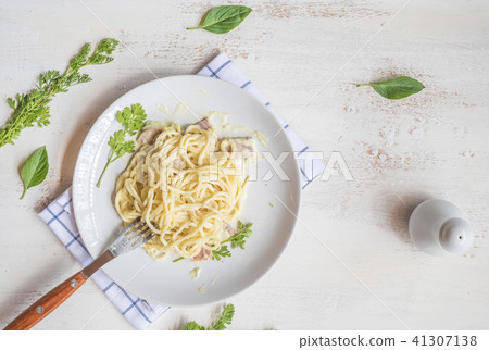 Spaghetti pasta with bolognese sauce and parmesan Spaghetti pasta with bolognese sauce and parmesan 41307138