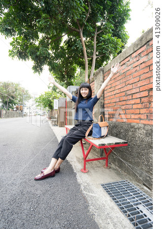 亞洲台灣女人女性台南巷弄市區都市三二一項藝術聚落 亞洲台灣女人女性台南巷弄市區都市三二一項藝術聚落 41309026