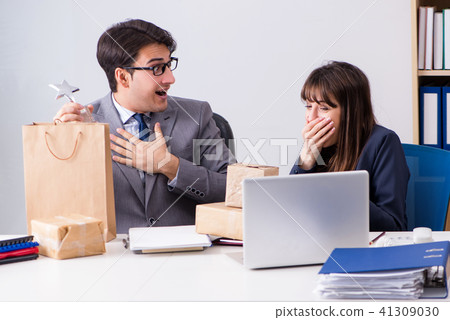 Business people receiving new mail and parcels 41309030