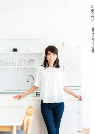 Young lady (kitchen) Young lady (kitchen) 41309674