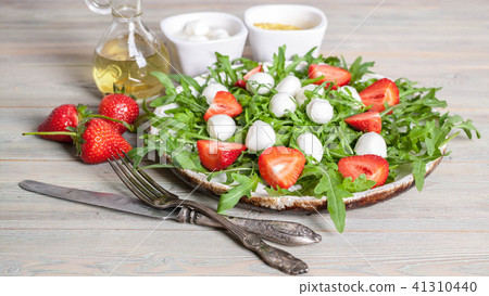 Delicious rucola salad with mozzarella. WEB Banner Delicious rucola salad with mozzarella. WEB Banner 41310440