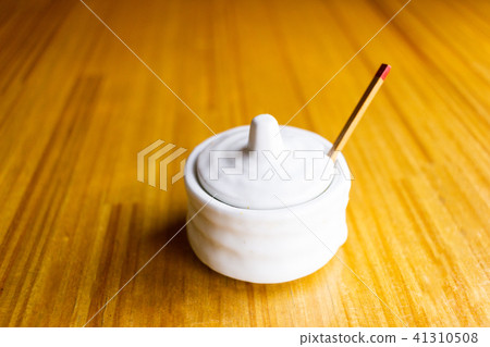 辣妹認沽 41310508