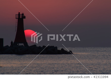 sunrise with lighthouse 41311094
