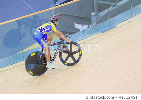Indoor track cycling 41312451