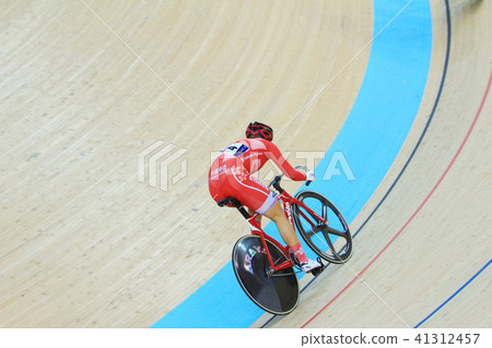 Indoor track cycling 41312457