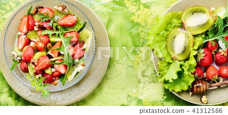 Vitamin salad with strawberry 41312586
