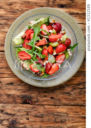 Vitamin salad with strawberry 41312589