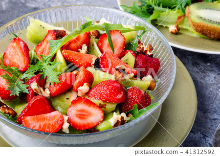salad with strawberry 41312592