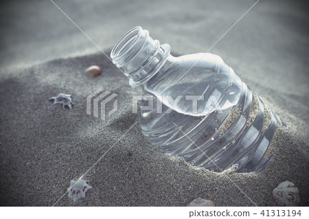 Water shortage oasis 41313194