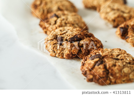 Vegan oatmeal cookies with chocolate Vegan oatmeal cookies with chocolate 41313811