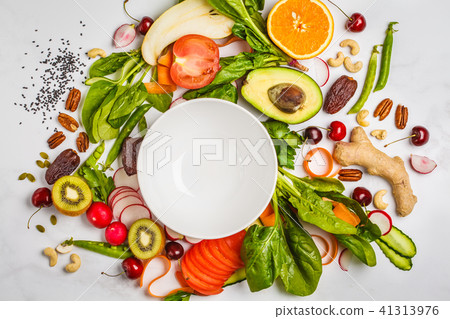 Raw fresh vegetables, fruits, berries, nuts  41313976