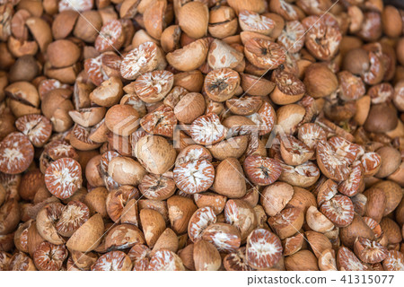 Chewing gum culture (Gwyn) in Myanmar market Chewing gum culture (Gwyn) in Myanmar market 41315077