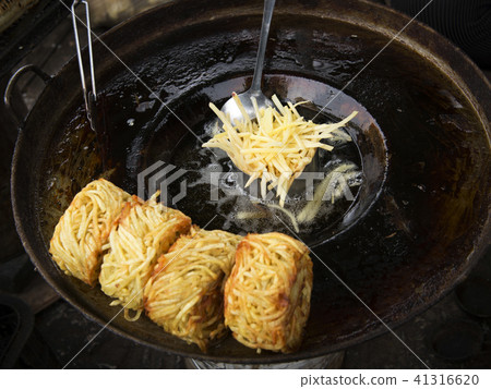 中國雲南省土豆油炸食品 中國雲南省土豆油炸食品 41316620